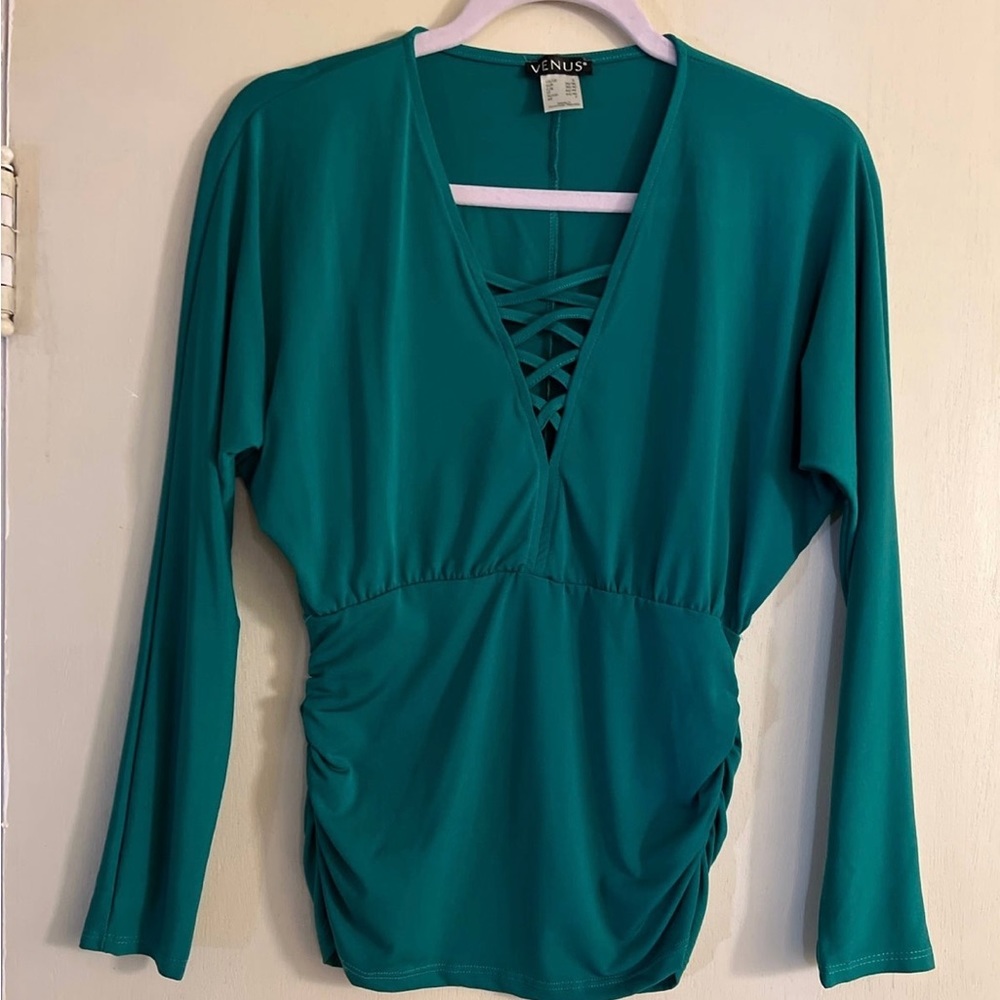 Emerald Green Top - Like New 💚